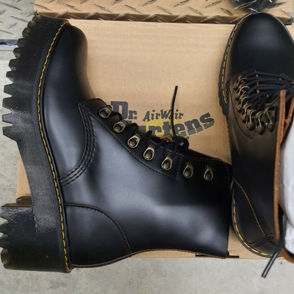 Dr. Martens Women's Leona Vintage Smooth Leather Heeled Boot - Picture 14 of 15